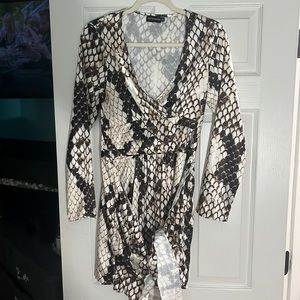 Pretty little thing long sleeve snake skin bottom tie dress